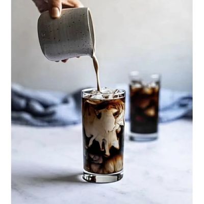 Bequeme kaltwasserlösliche weiße Kaffeekrem mit 35% Fett und 1-4% Protein